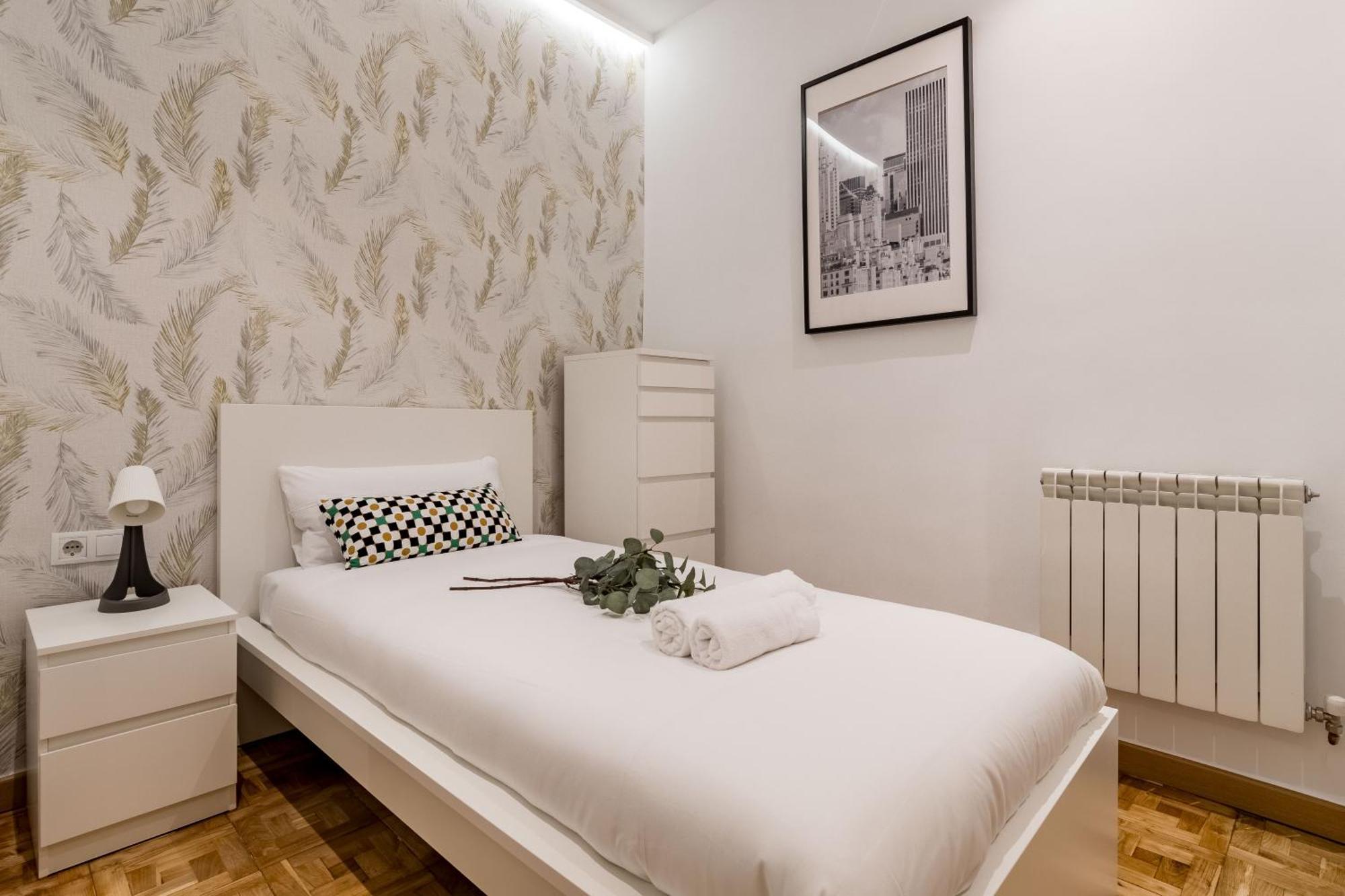Charming Embajadores Ii - Apartment *
